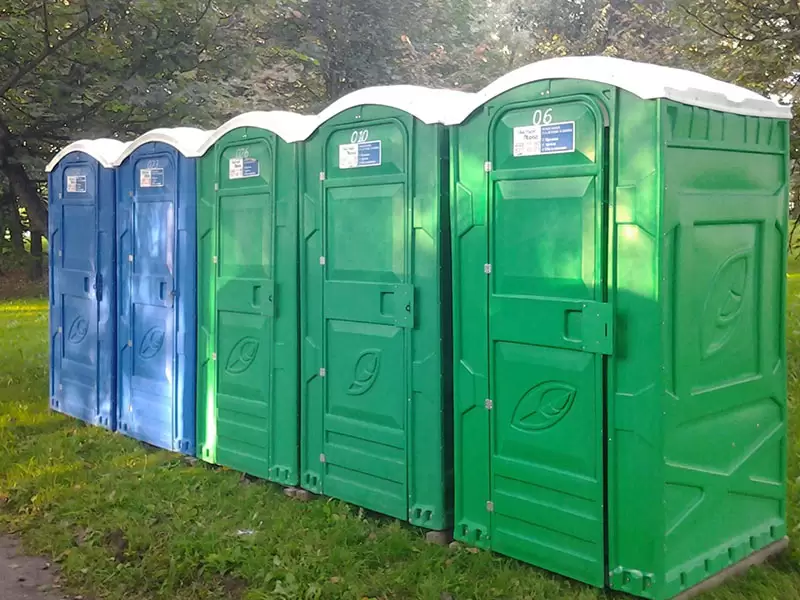 portable toilet rental on california construction site